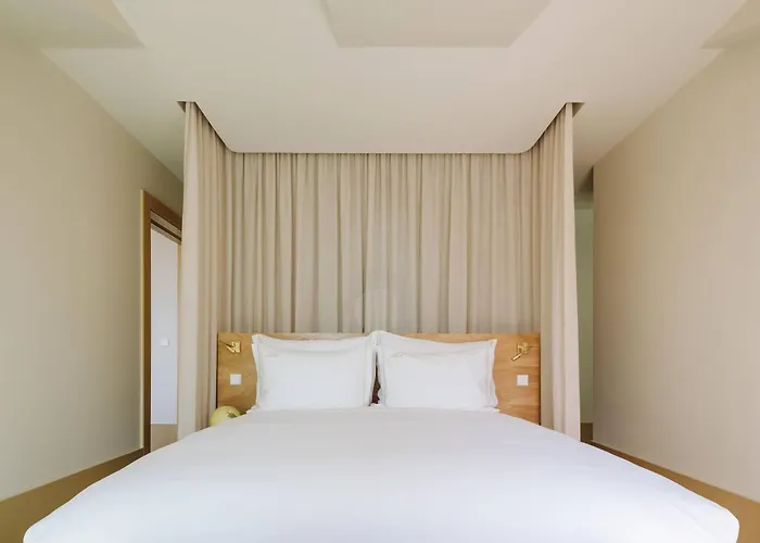 The Ivens, Autograph Collection