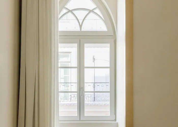 The Ivens, Autograph Collection